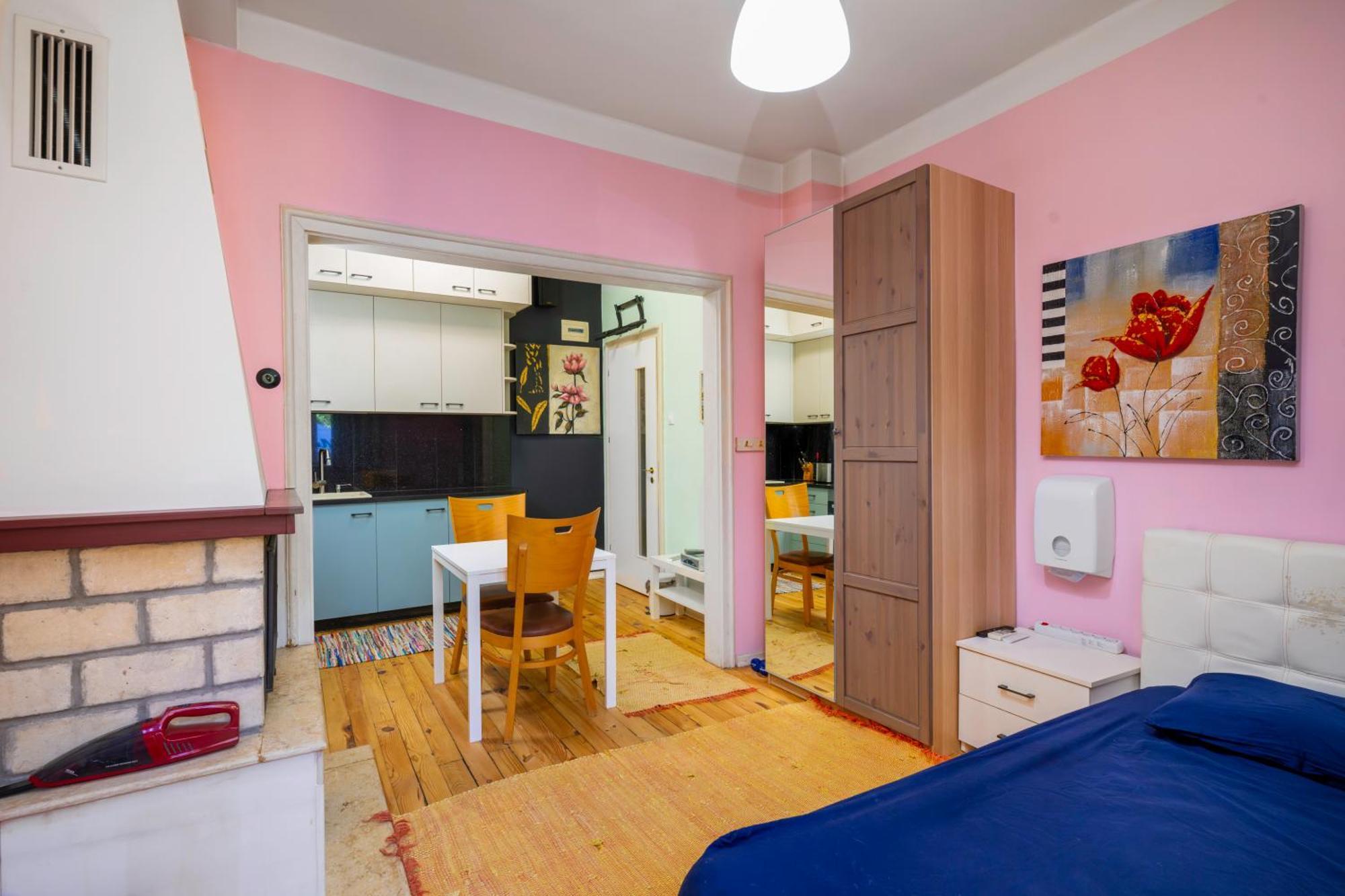 Sofia'S 1Bd Colourful Getaway Near Ndkアパートメント エクステリア 写真